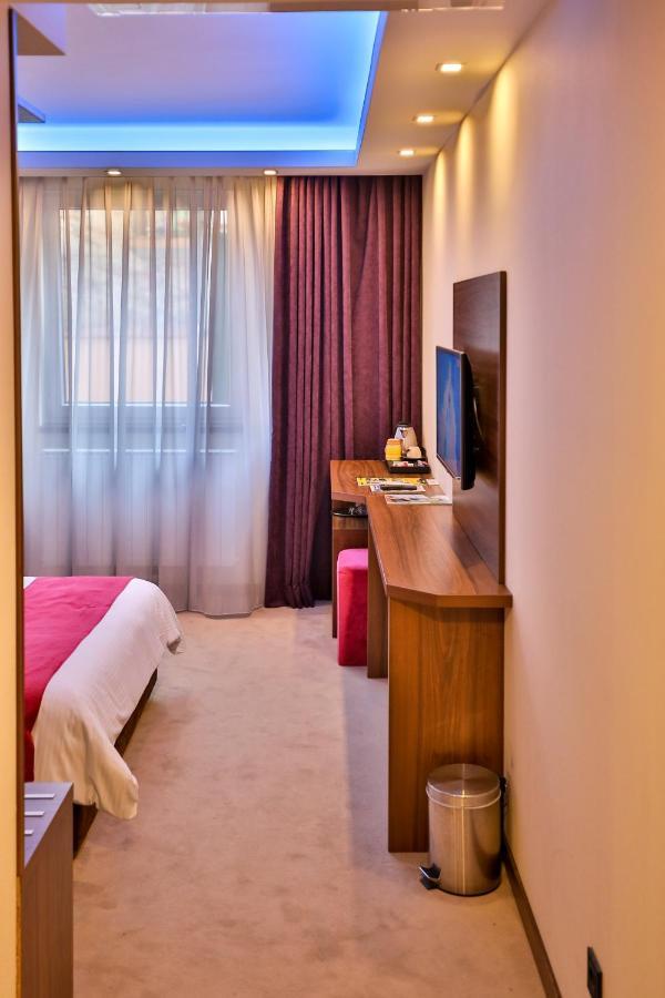 Boutique Golden Star